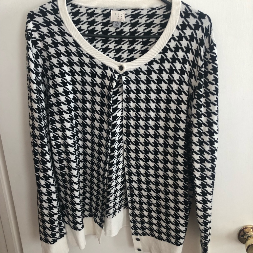 Ladies Houndstooth Cardigan